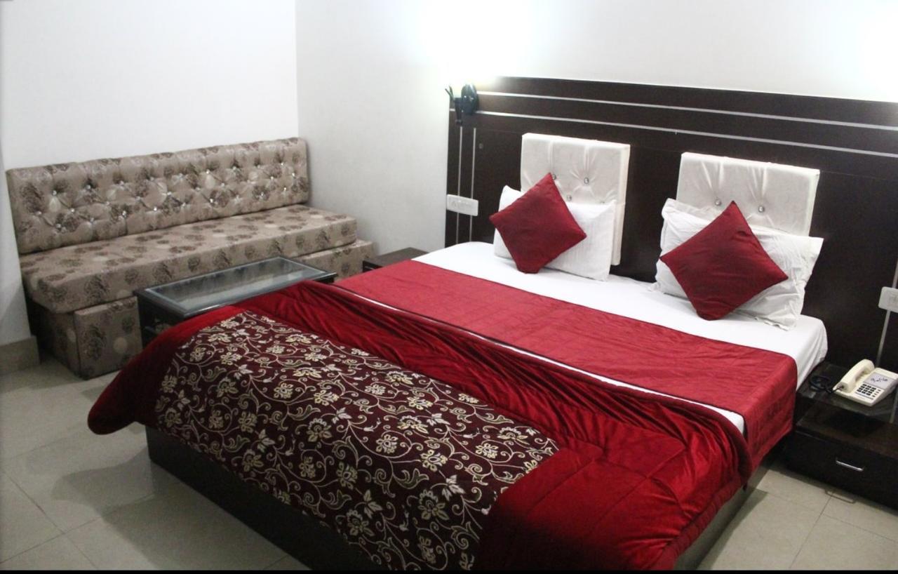 אמריצר Oyo 16415 Hotel Kishore International מראה חיצוני תמונה